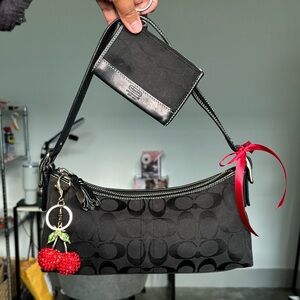 Vintage Coach East West Baguette Shoulder Bag + Matching Cardholder 🖤🍒